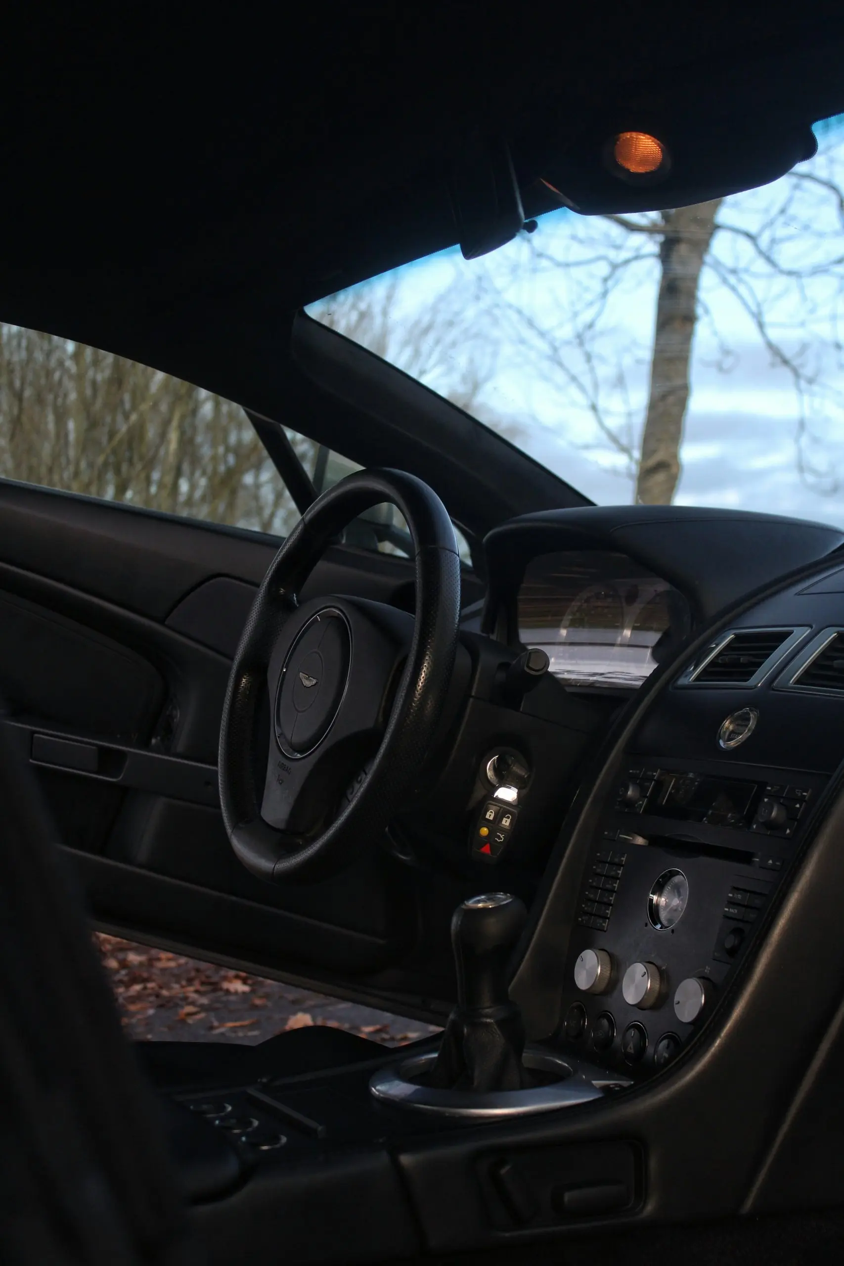 Aston Martin Vantage V8