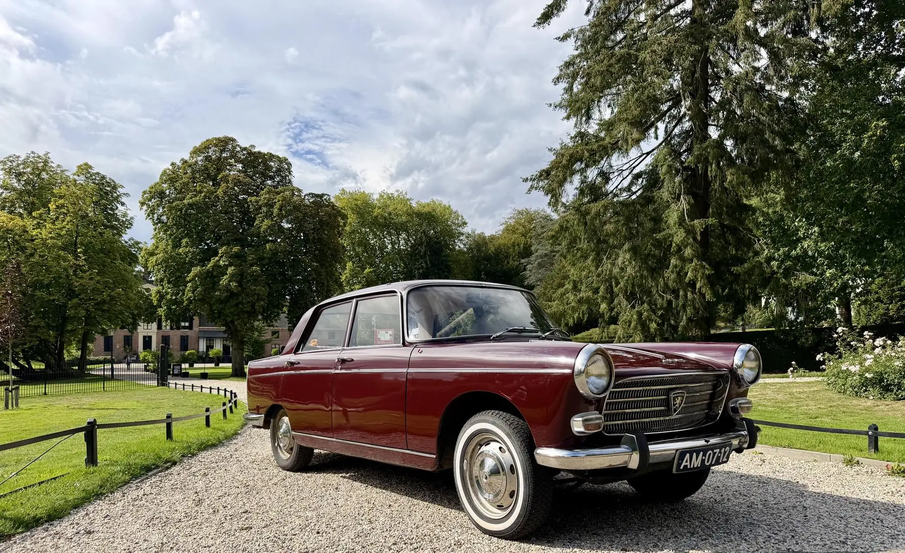 Peugeot 404 Sedan with chauffeur