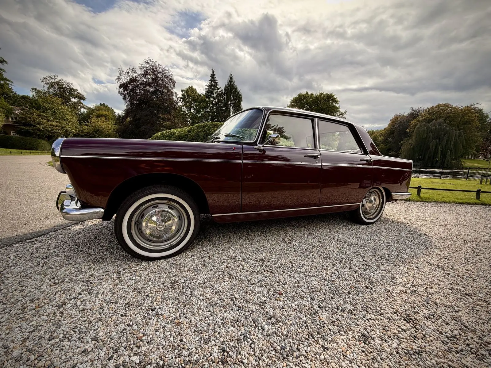 Peugeot 404 Sedan met chauffeur