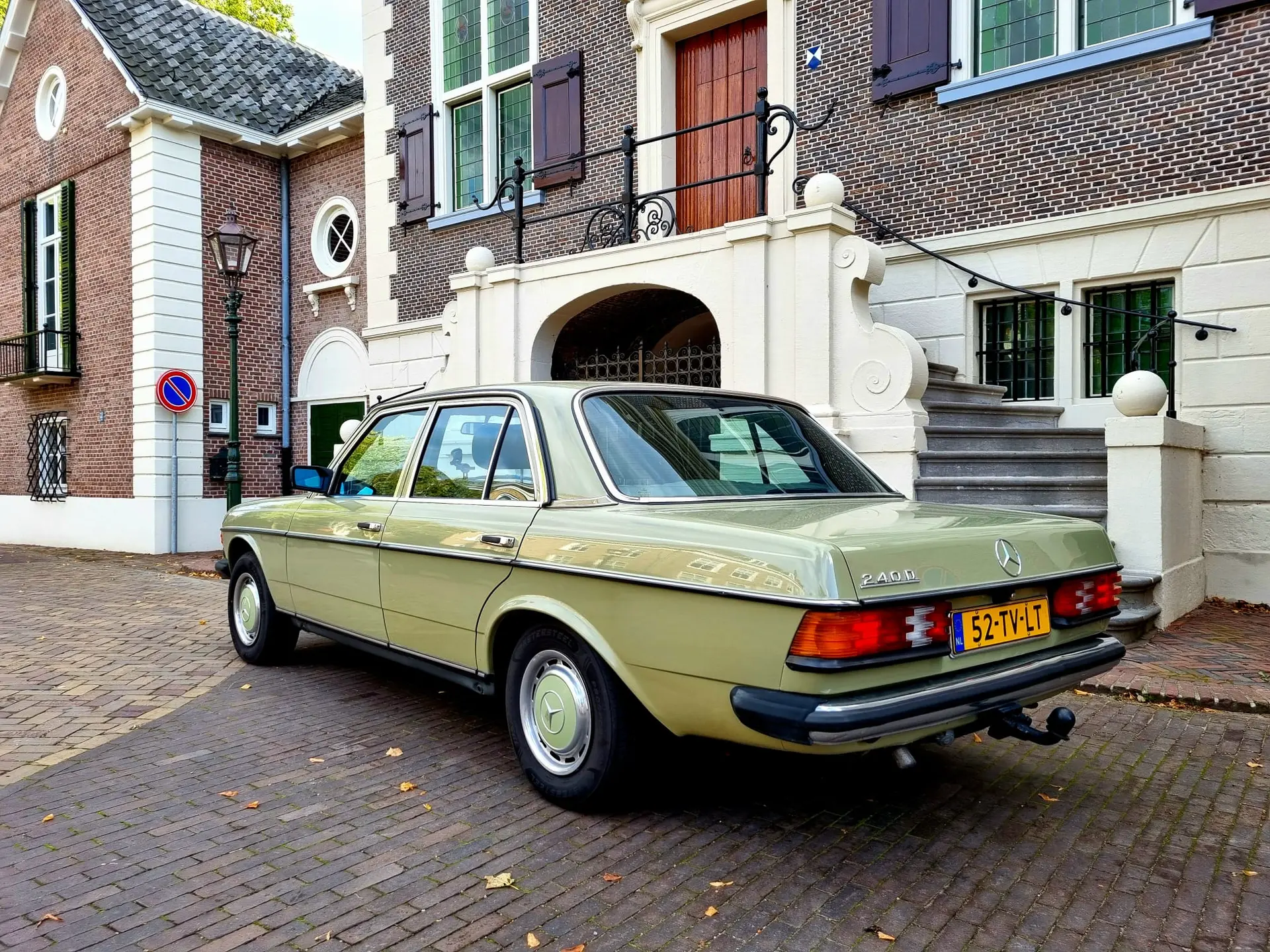 Mercedes-Benz W123 240D