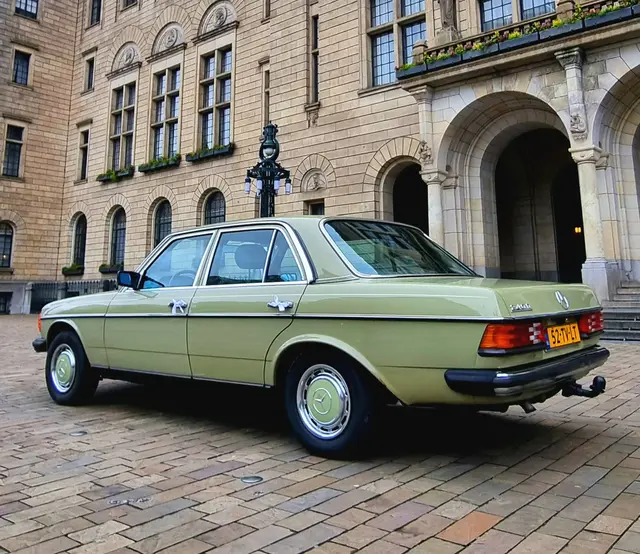 Mercedes-Benz W123 240D