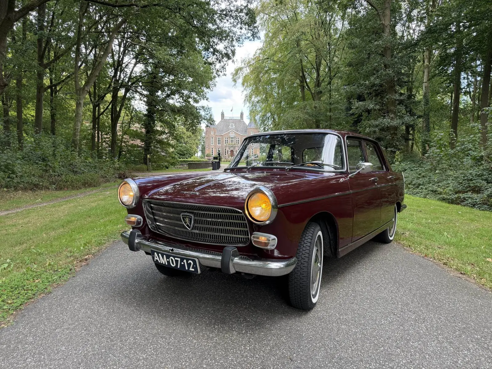 Peugeot 404 Sedan met chauffeur