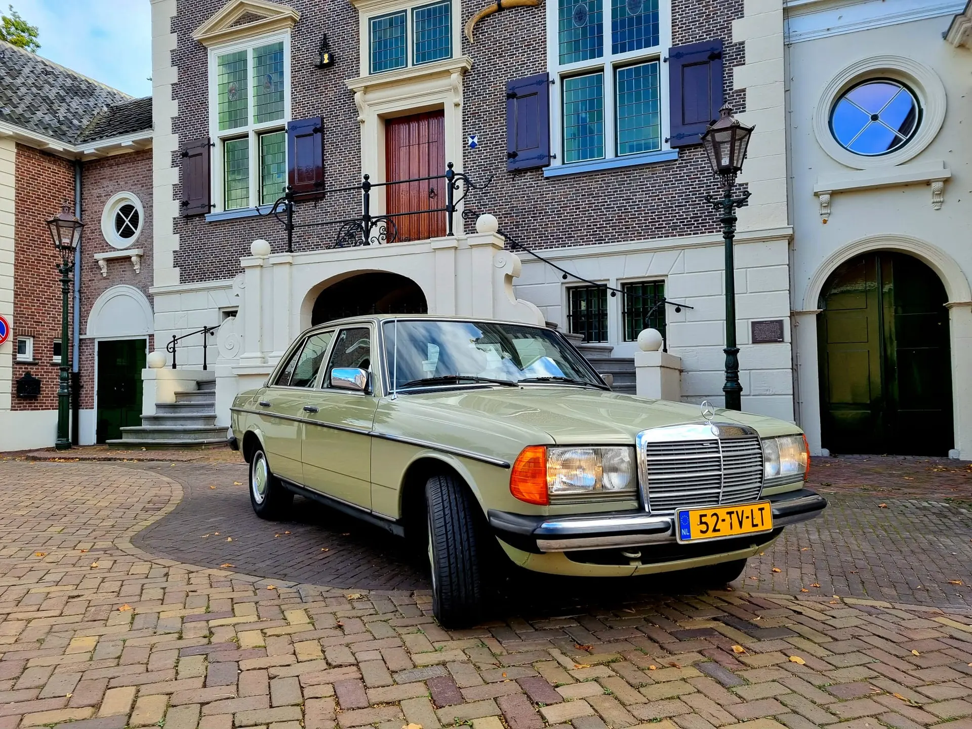 Mercedes-Benz W123 240D