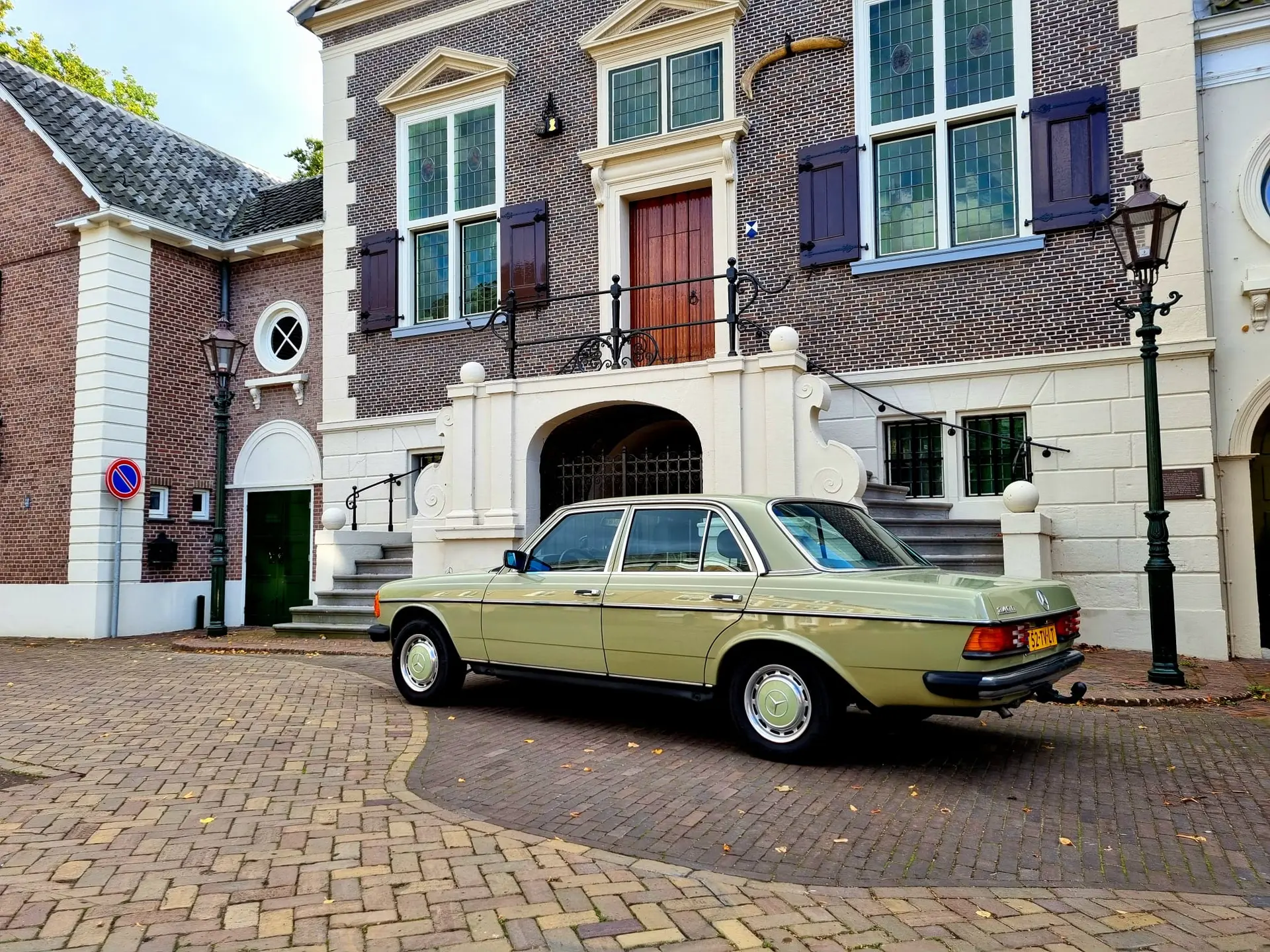 Mercedes-Benz W123 240D
