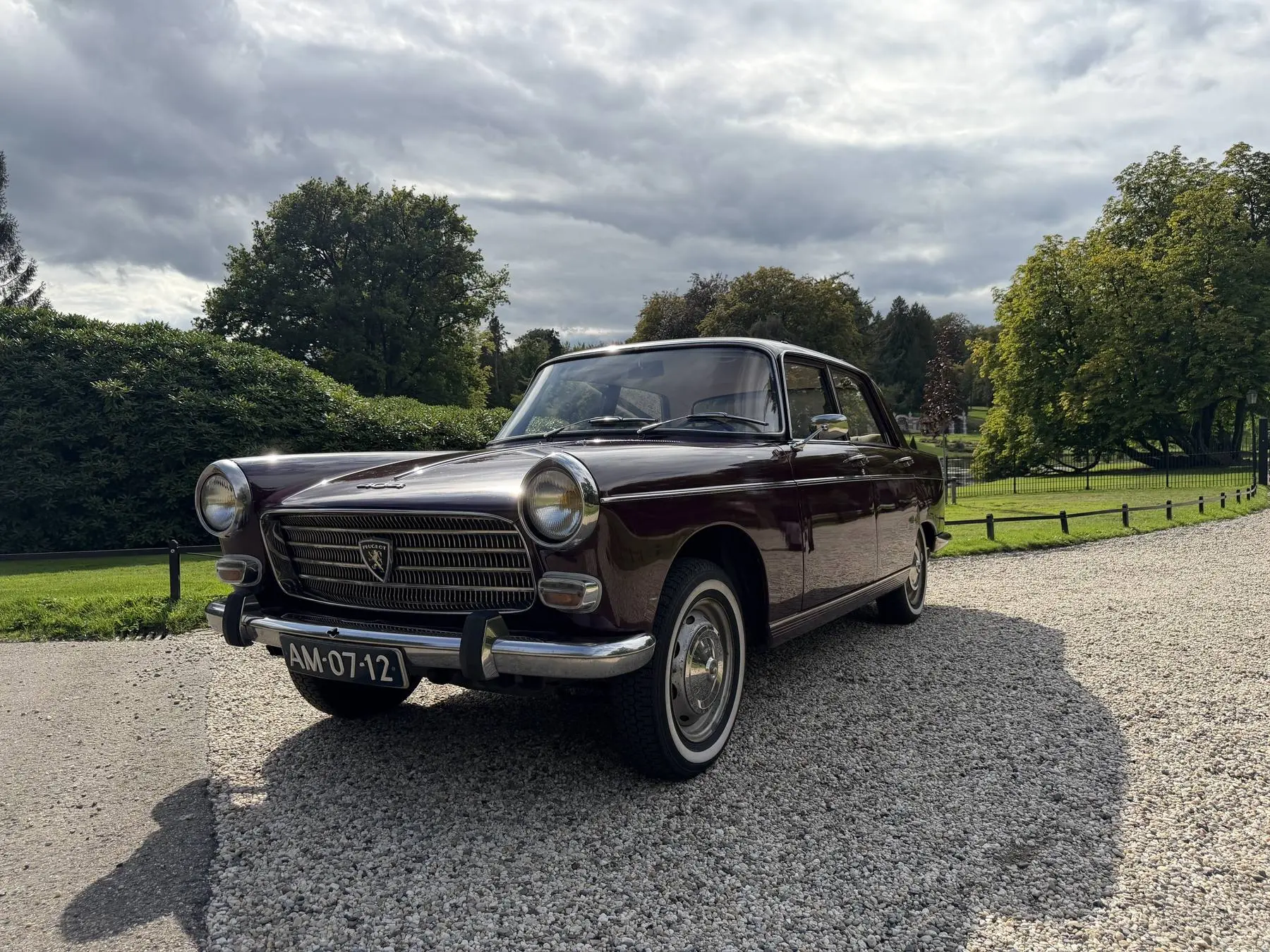 Peugeot 404 Sedan met chauffeur