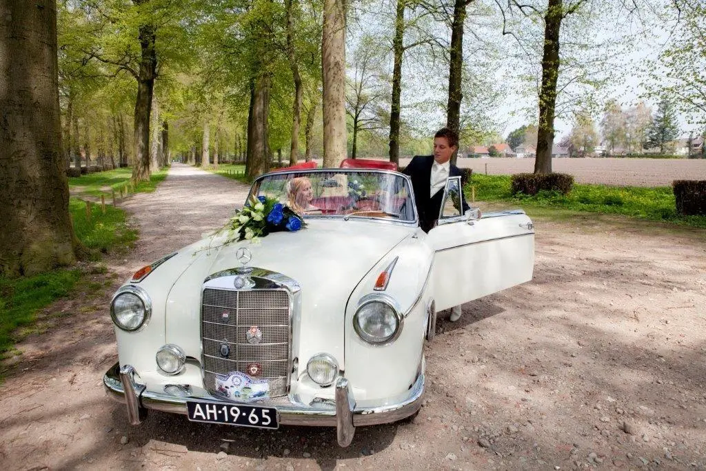 Mercedes-Benz W180 220s