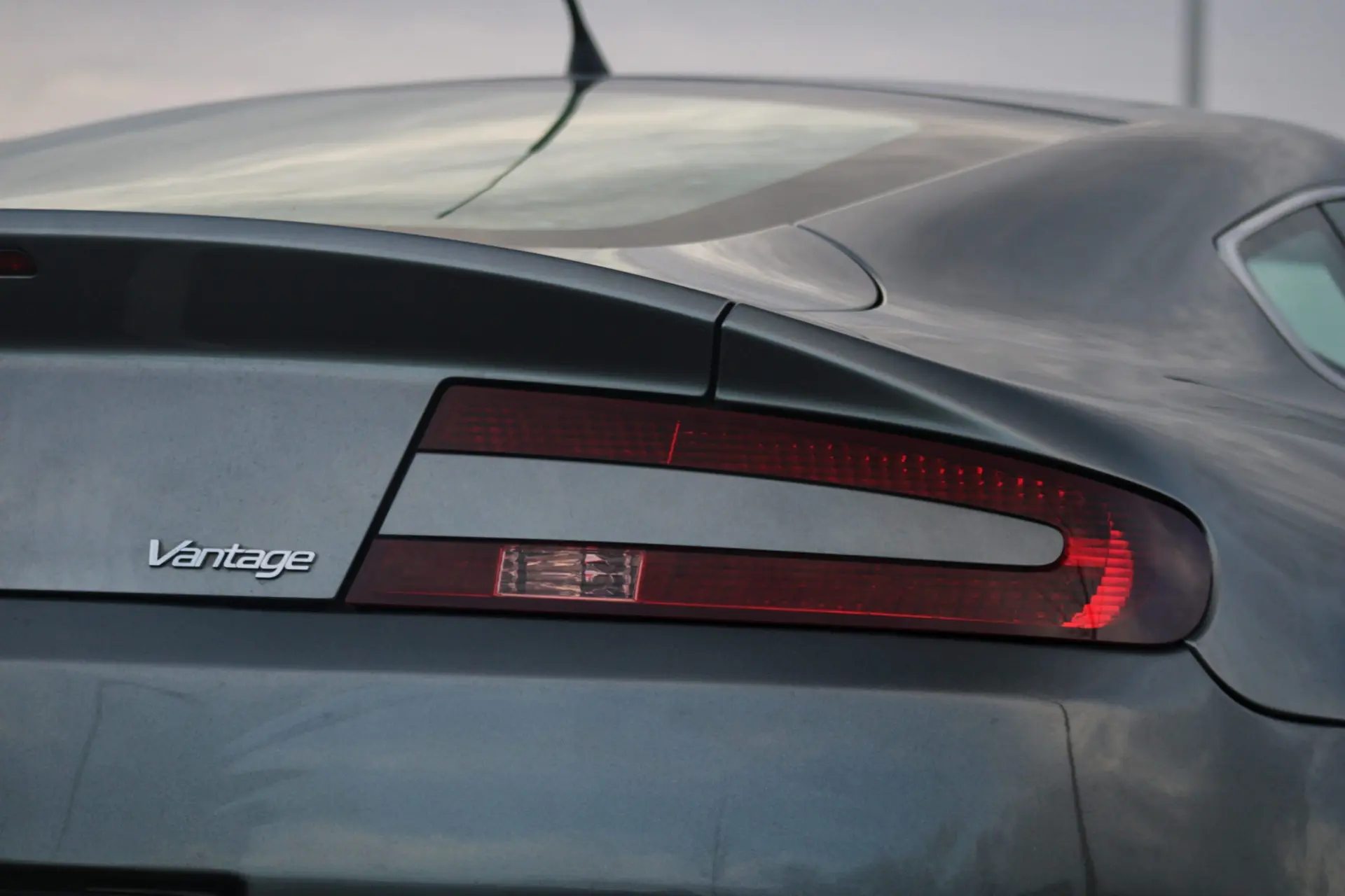 Aston Martin Vantage V8