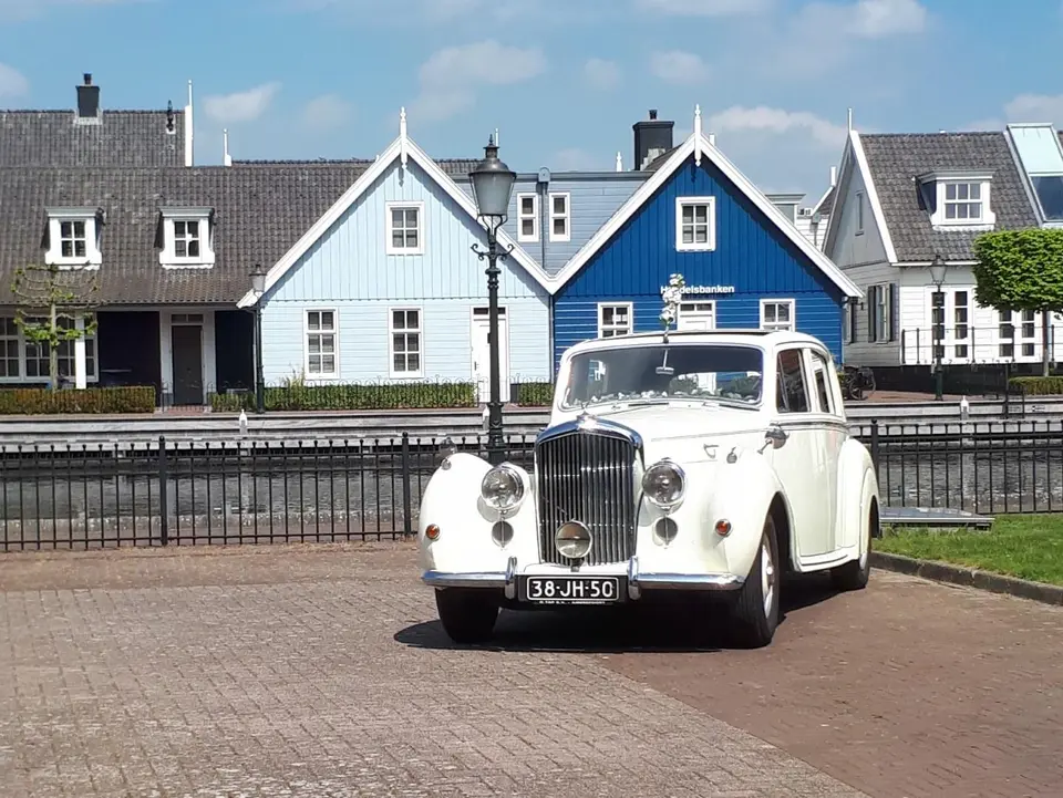 What does wedding car hire cost? 2026 prices for 2027
